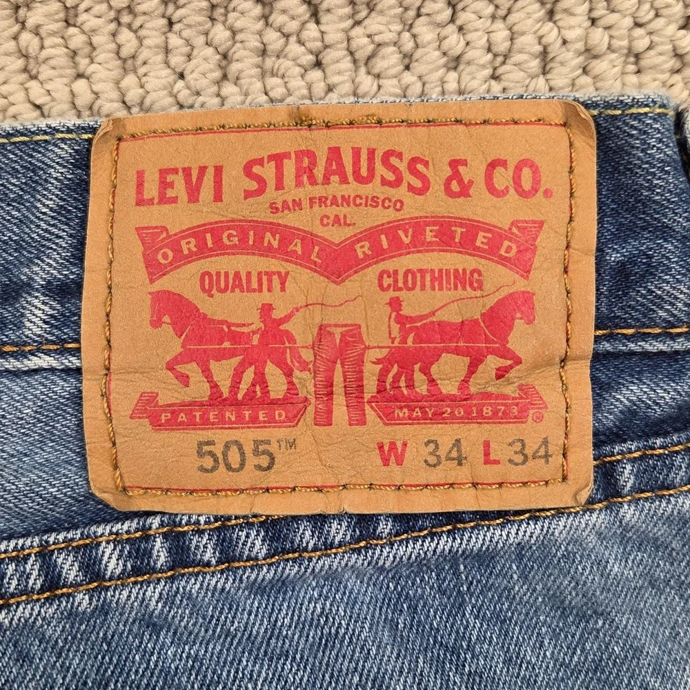 Levis excellent lightly